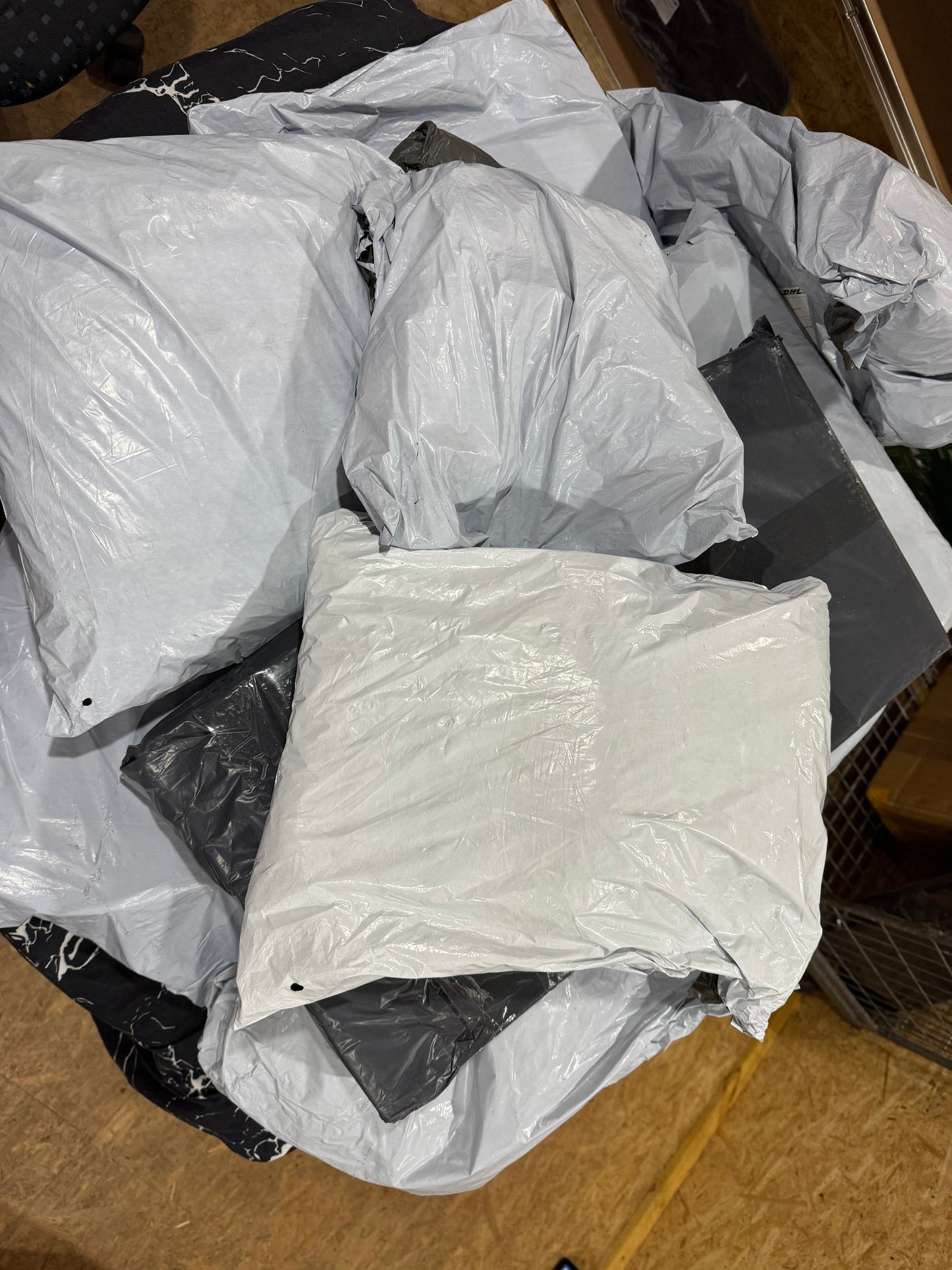 Secret Pakete 10 St. für 140€